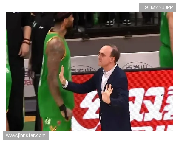 CBA辽宁对新疆比赛中的争议判罚引发热议球迷反应强烈